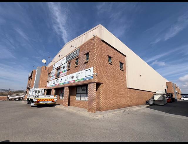 1,111M² WAREHOUSE TO LET IN AIRPORT PARK