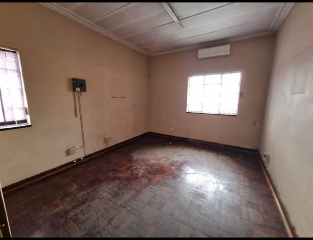260M² OFFICE TO LET IN ALBERTON NORTH