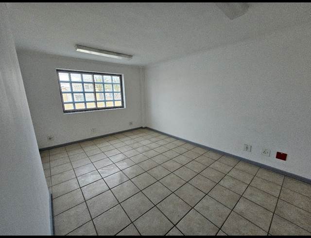1,250M² WAREHOUSE TO LET IN KILLARNEY GARDENS