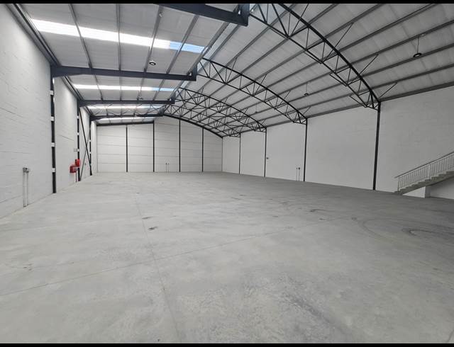 768M² WAREHOUSE TO LET IN FIRGROVE INDUSTRIAL ESTATE