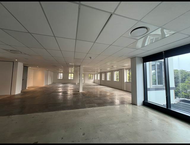 302M² OFFICE TO LET IN SANDHURST