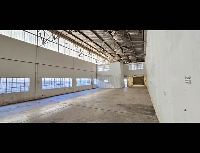 690M² WAREHOUSE TO LET IN STORMILL