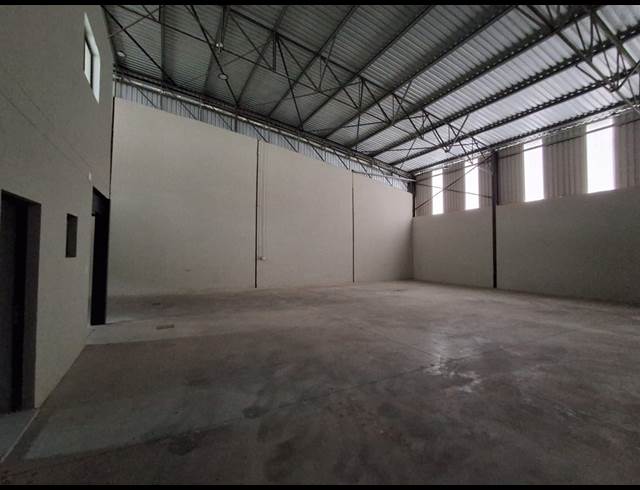 350M² WAREHOUSE TO LET IN WYCHWOOD