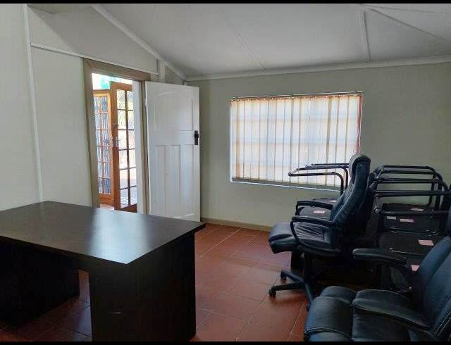 100M² OFFICE TO LET IN NEWTON PARK