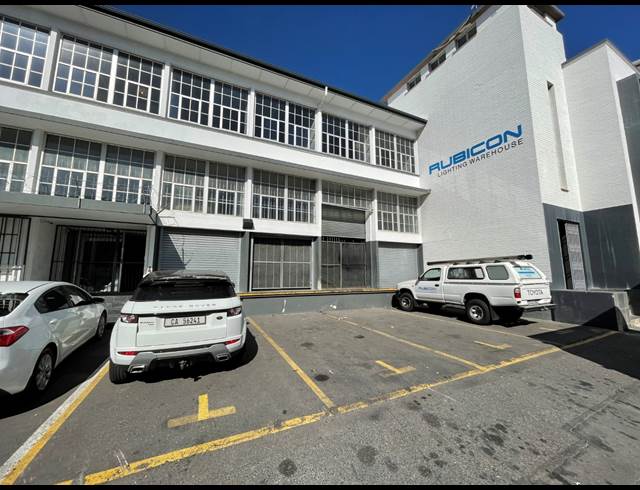 1,600M² WAREHOUSE TO LET IN GARDENS
