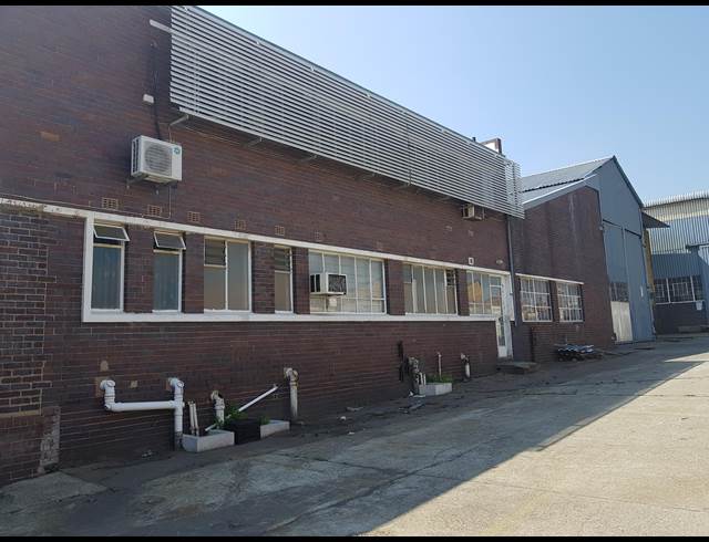 1,232M² WAREHOUSE RENTED IN SEBENZA
