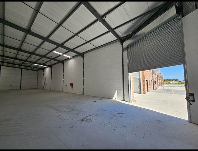 1,054M² WAREHOUSE TO LET IN KILLARNEY GARDENS