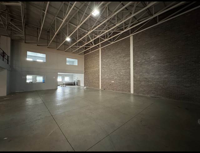 450M² WAREHOUSE TO LET IN STORMILL