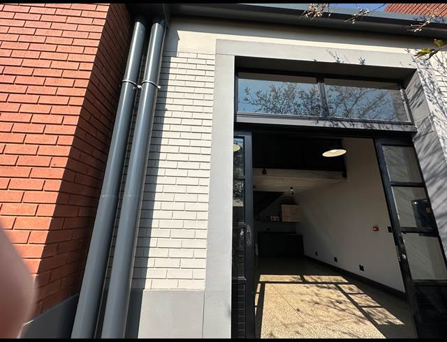 73M² OFFICE TO LET IN ROOIHUISKRAAL NORTH