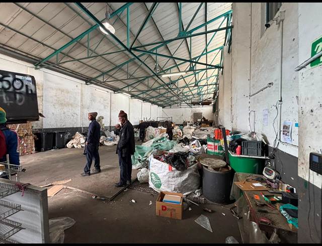 503M² WAREHOUSE TO LET IN STIKLAND INDUSTRIAL