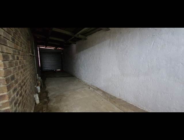 415M² WAREHOUSE TO LET IN TROYEVILLE