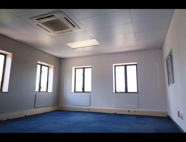 60M² OFFICE TO LET IN OLIVEDALE