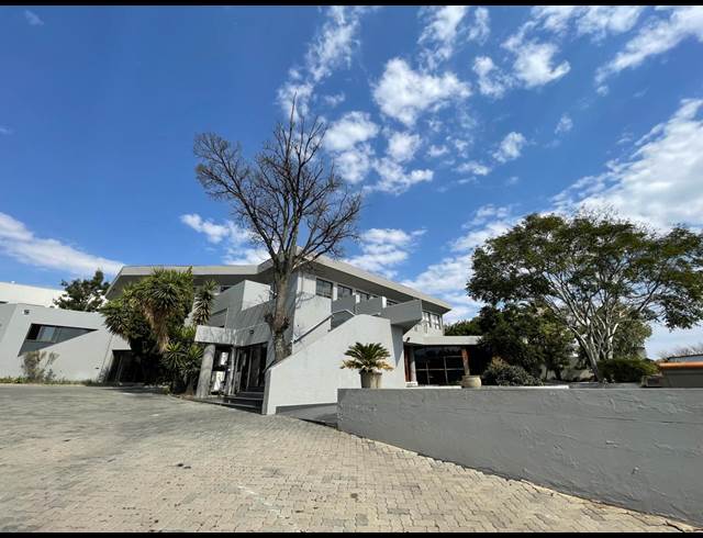 1,428M² OFFICE TO LET IN BRYANSTON