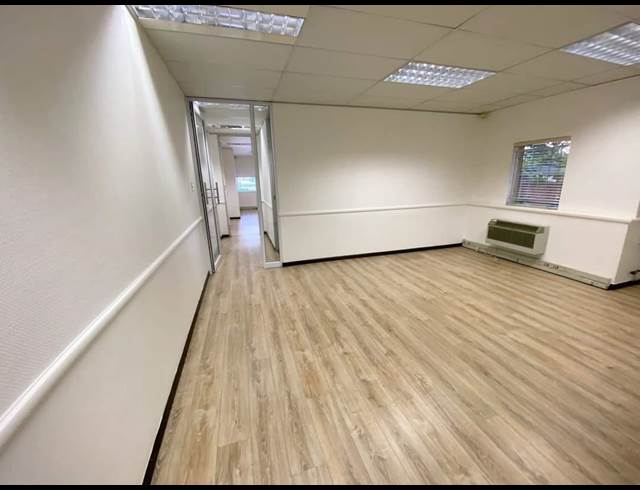 75M² BUILDING TO LET IN FOURWAYS