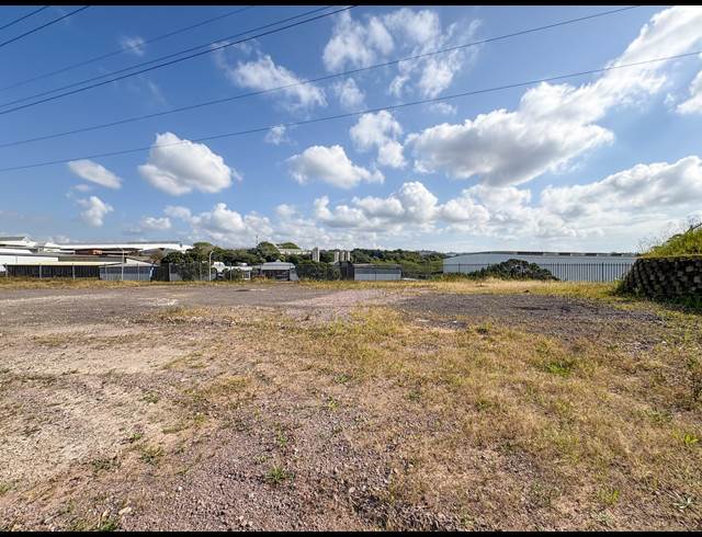 2,000M² INDUSTRIAL YARD TO LET IN NEW GERMANY