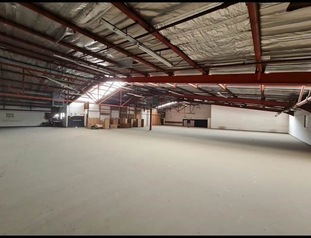 900M² STORAGE UNIT TO LET IN CLEVELAND