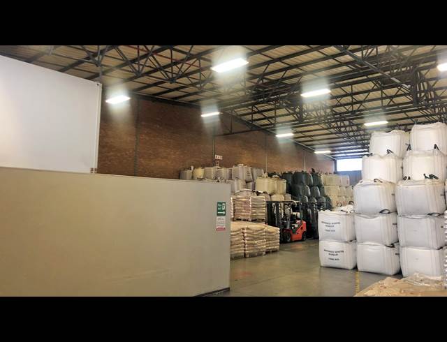 973M² WAREHOUSE TO LET IN POMONA