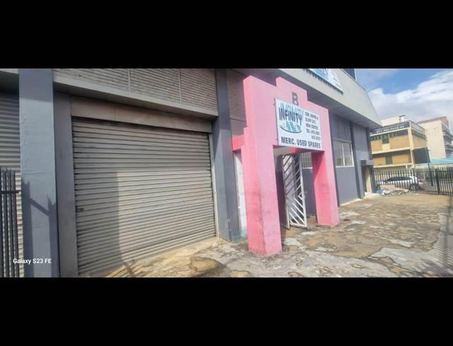 130M² WAREHOUSE TO LET IN NEW CENTRE