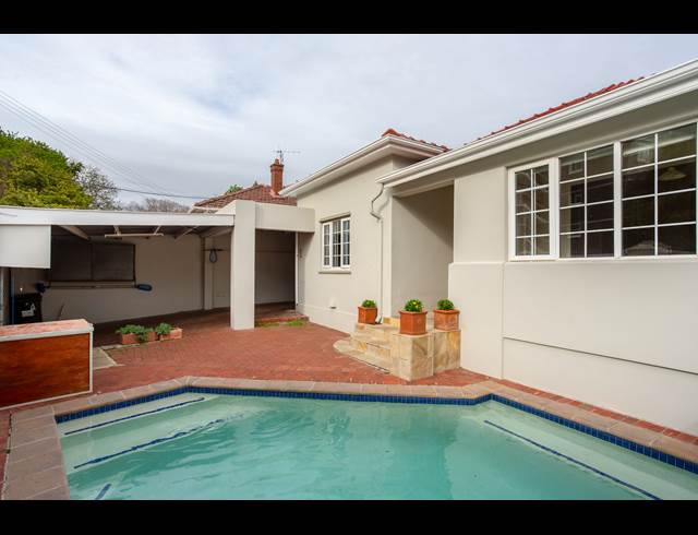3 BEDROOM FREEHOLD RENTED IN RONDEBOSCH