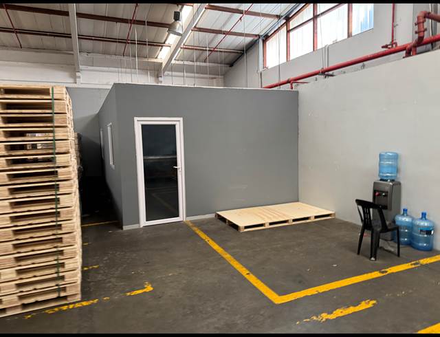 3,284M² WAREHOUSE TO LET IN NEW GERMANY