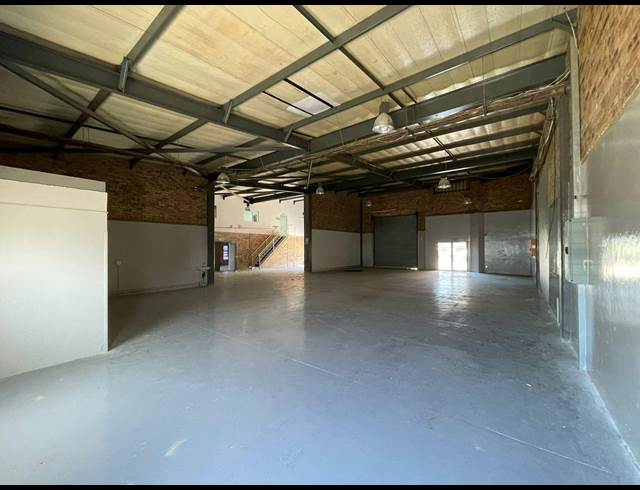 598M² WAREHOUSE TO LET IN LASER PARK