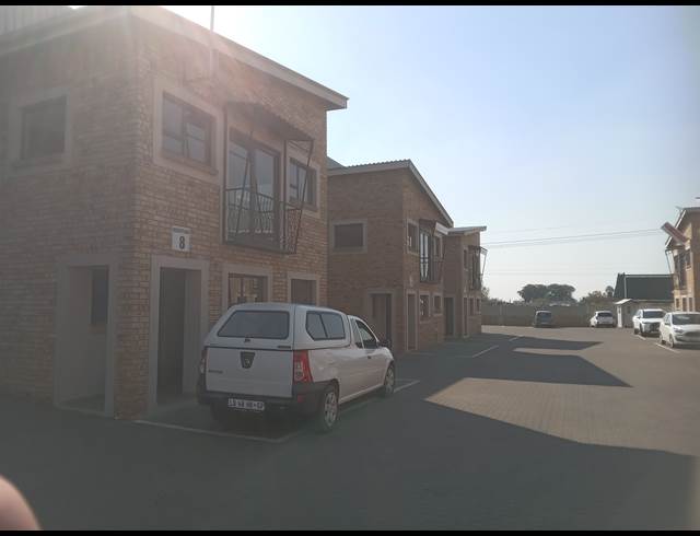 320M² MINI FACTORY TO LET IN APEX