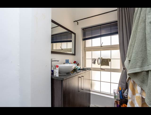 4 BEDROOM FREEHOLD RENTED IN HARFIELD VILLAGE