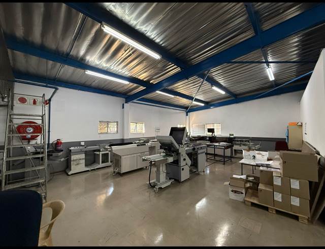 1,390M² WAREHOUSE TO LET IN STRIJDOMPARK