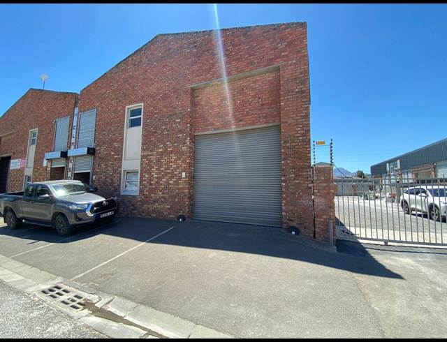 290M² WAREHOUSE TO LET IN BROADLANDS