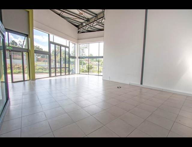 356M² SHOWROOM TO LET IN OLIVEDALE