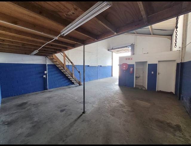 92M² WAREHOUSE RENTED IN KILLARNEY GARDENS