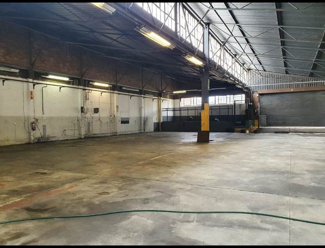 2,304M² WAREHOUSE TO LET IN CITY & SUBURBAN