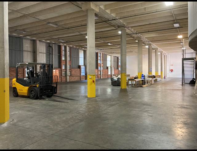 1,370M² WAREHOUSE TO LET IN WESTMEAD