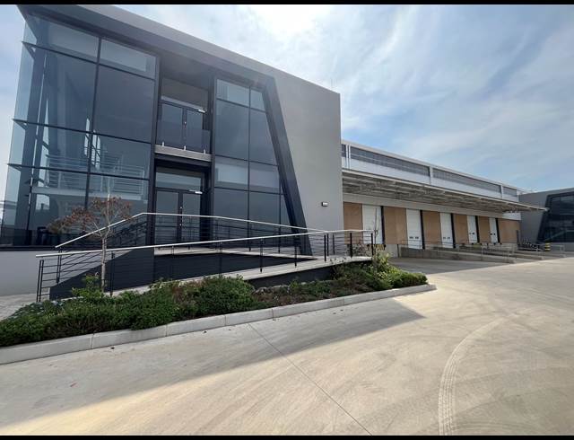 8,300M² WAREHOUSE TO LET IN AIRPORT PARK
