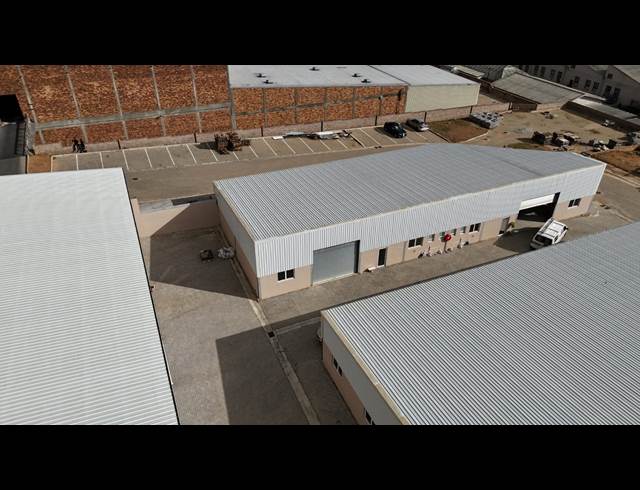 220M² WAREHOUSE TO LET IN WELLINGTON CENTRAL