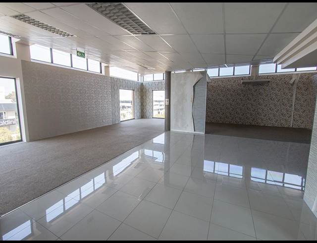 640M² SHOWROOM TO LET IN KRAMERVILLE