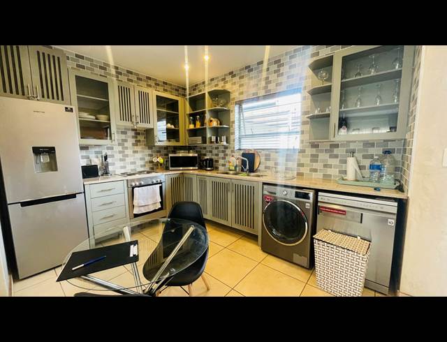 2 BEDROOM TOWNHOUSE RENTED IN HATFIELD