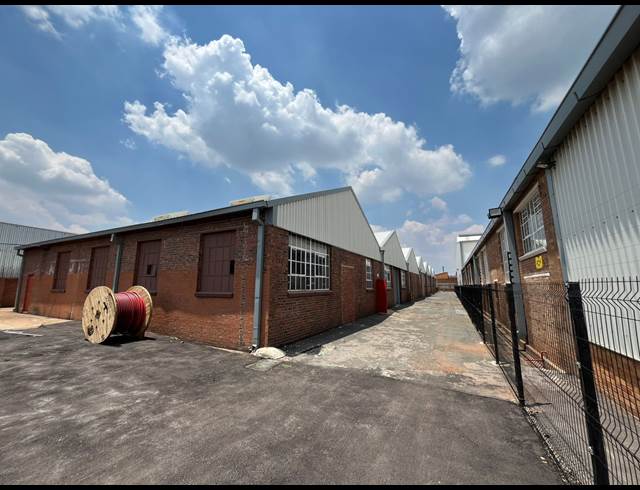 1,400M² WAREHOUSE TO LET IN NEW ERA