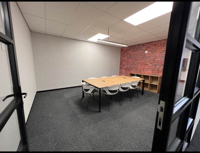 130M² SERVICED OFFICE TO LET IN HYDE PARK