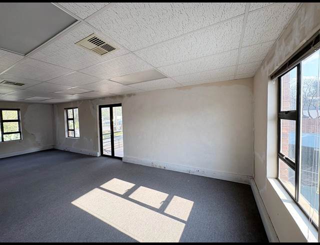 140M² OFFICE TO LET IN FOURWAYS