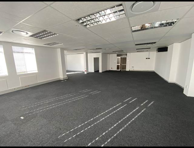 138M² OFFICE TO LET IN STEENBERG