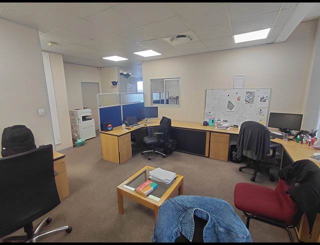 444M² OFFICE TO LET IN MIDRIDGE PARK