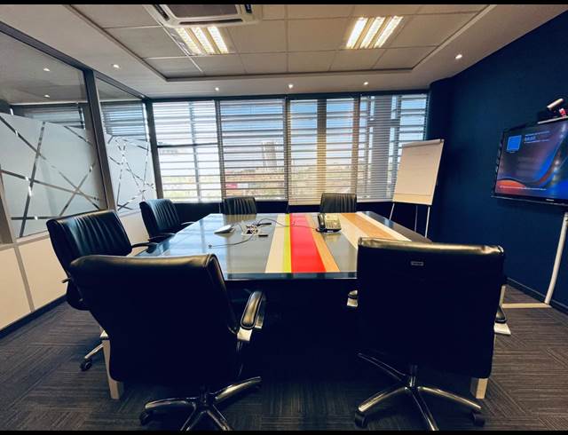 1,050M² OFFICE TO LET IN WATERFALL