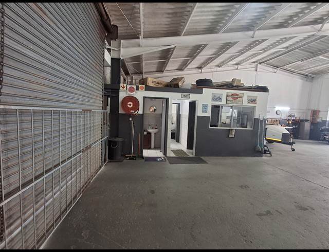 275M² WAREHOUSE TO LET IN WOODBROOK