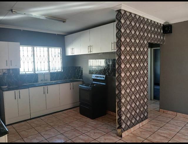 2 bed property to rent in CROWN GARDENS