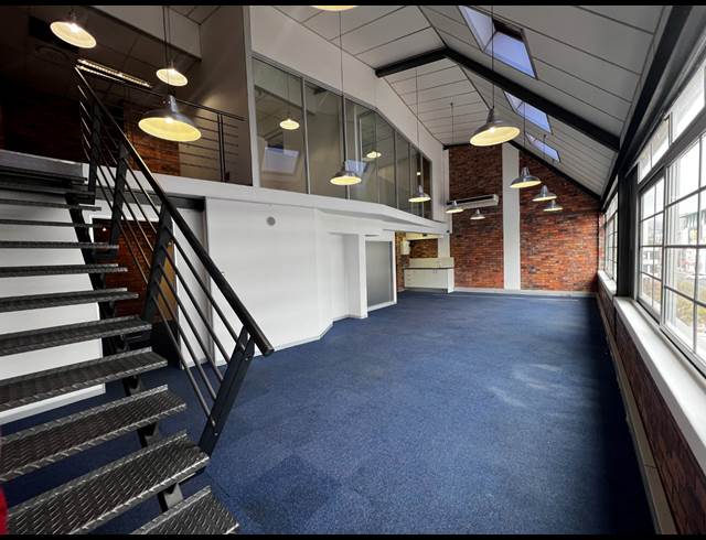 163M² OFFICE TO LET IN GREEN POINT
