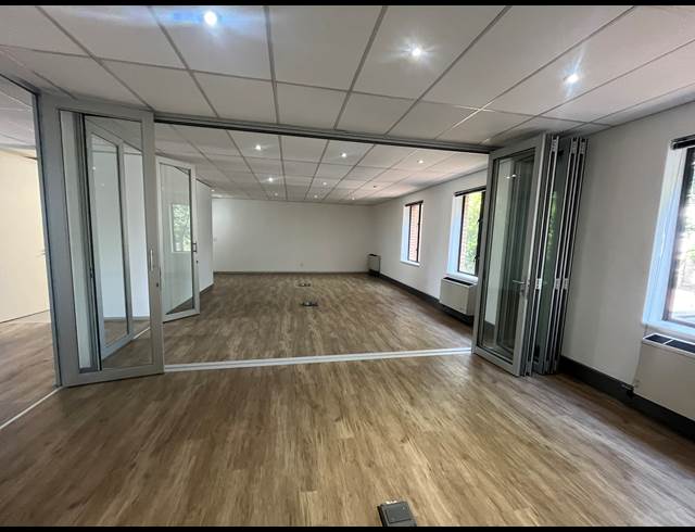 301M² OFFICE TO LET IN BRYANSTON