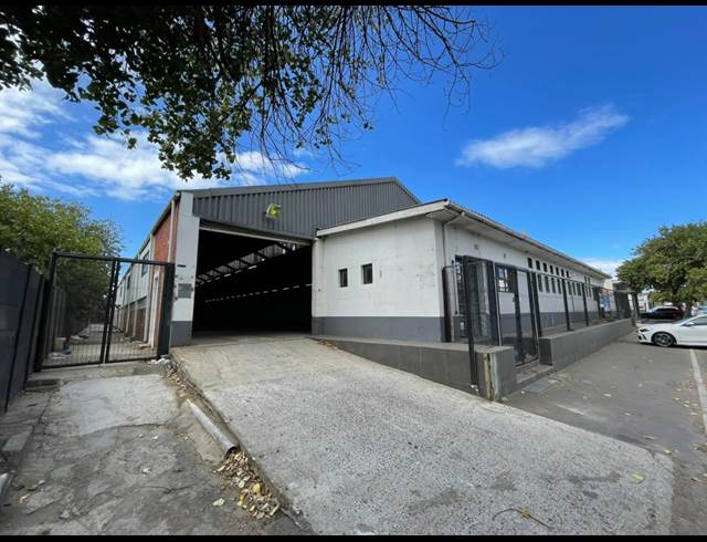 1,050M² WAREHOUSE TO LET IN BEACONVALE