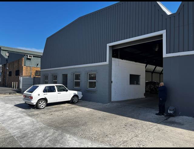 800M² WAREHOUSE TO LET IN PAROW INDUSTRIAL