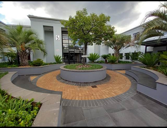 269M² OFFICE TO LET IN BRYANSTON
